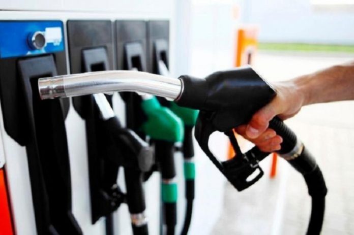 El Gobierno congeló impuestos para acotar el aumento en los combustibles